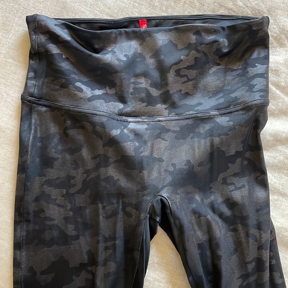 SPANX Look At Me Now leggings - black camo - Picture 4 of 5